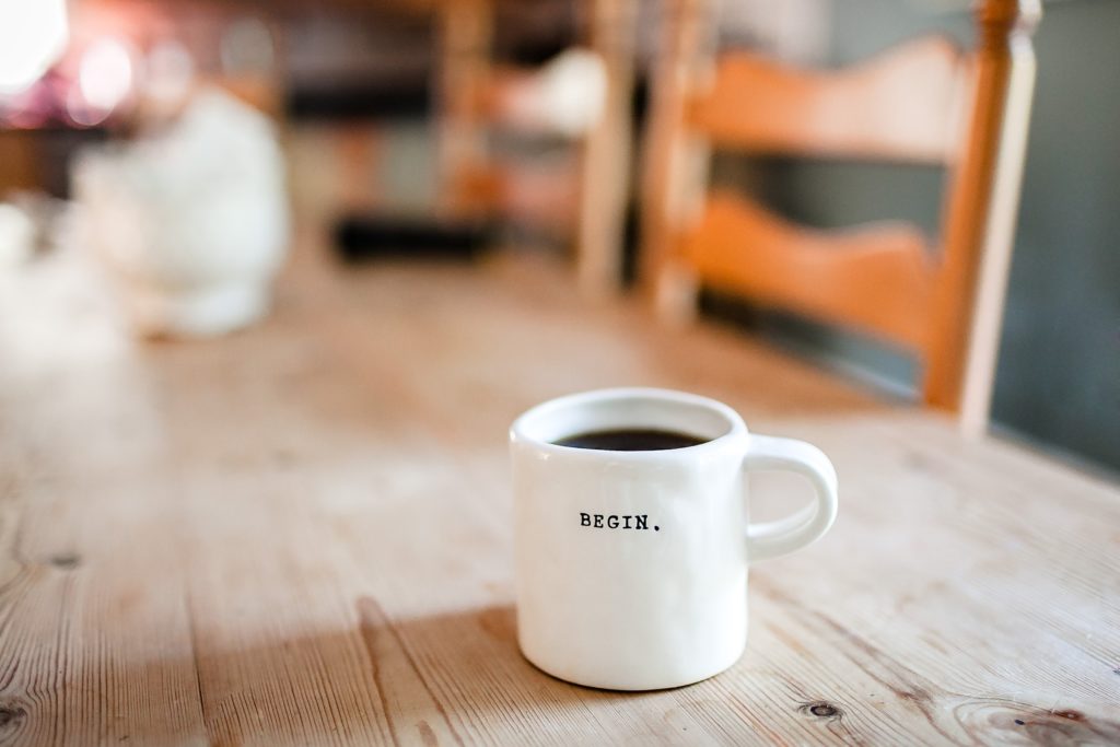 Mug on table 'begin'